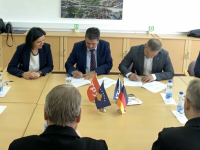 QKITD është themeluar nga Universiteti për qëllime shkencore-hulumtuese, shërbime profesionale dhe artistike, gjegjësisht krijimi i një qendreje me qëllim të punës kërkimore-shkencore dhe të aplikuara, si dhe promovimit të tyre, në përputhje me nevojat e Universitetit, komunitetit biznesor, industrial, qeveritar, si dhe palët e interesit.