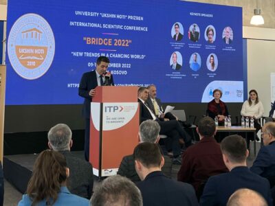 Bashkëorganizator të konferencës janë: Universiteti “Ukshin Hoti” Prizren, Universiteti i Evropës Jug-Lindore në Tetovë, Universitetit Pamukkale - Turqi, ITP-Prizren dhe DokuFest. Janë 164 studiues, nga vendi, rajoni dhe bota, me 98 pune shkencore.