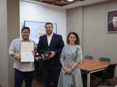 Dr. Carl Canlas përfundon vizitën e tij në Universitetin “Ukshin Hoti” Prizren në kuadër të programit Fulbright Specialist